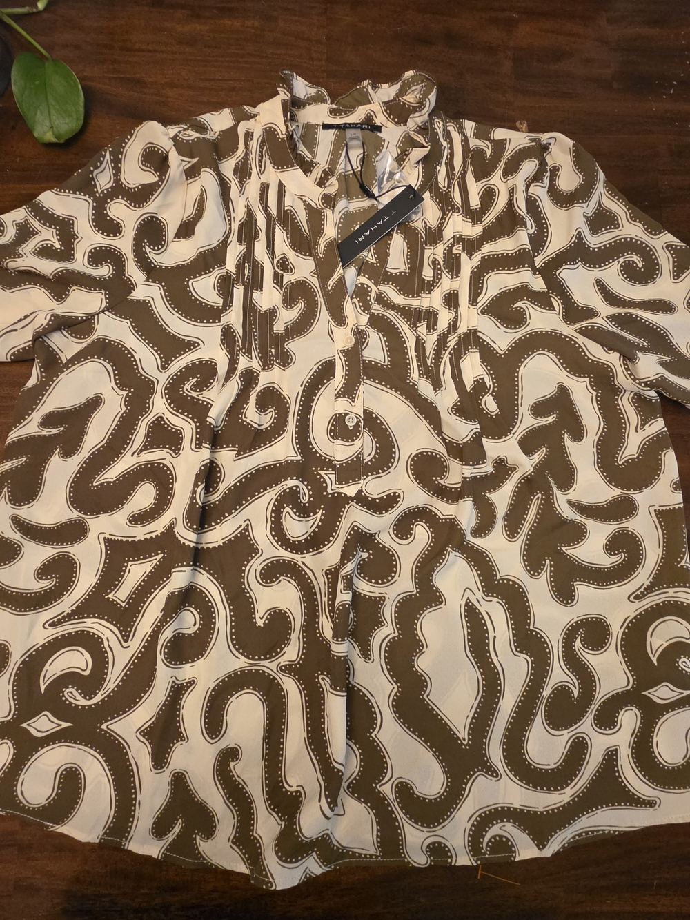 T Tahari Brown & Cream Damask Scroll Print Blouse - Size Large NWT